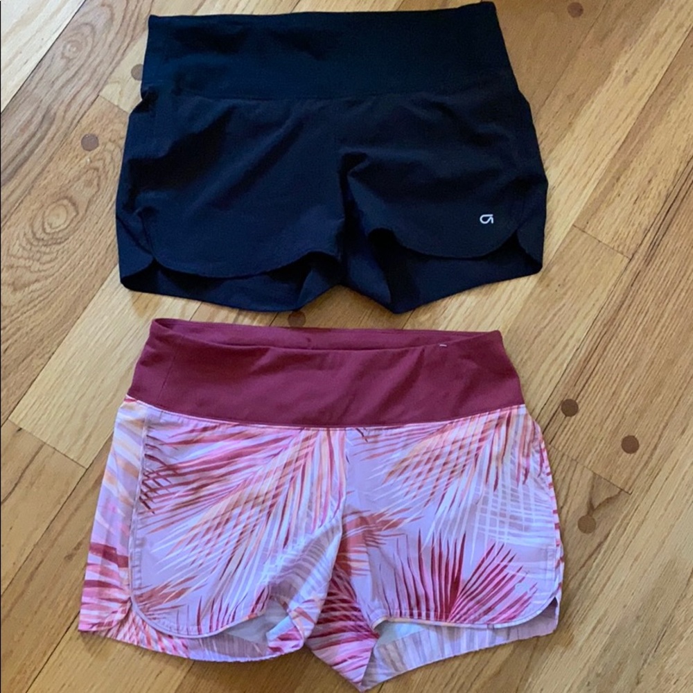 Women’s GAP maternity athletic short lot
